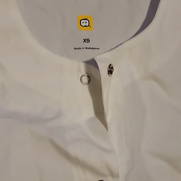 WonderWink White Snap-Front Scrub Top NWT - Picture 2 of 6